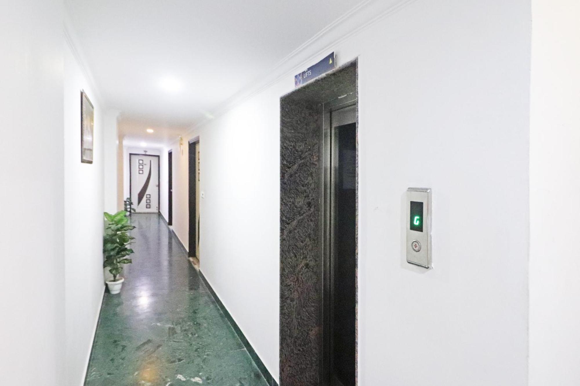 Clink Airport Stay -New Delhi Exteriör bild