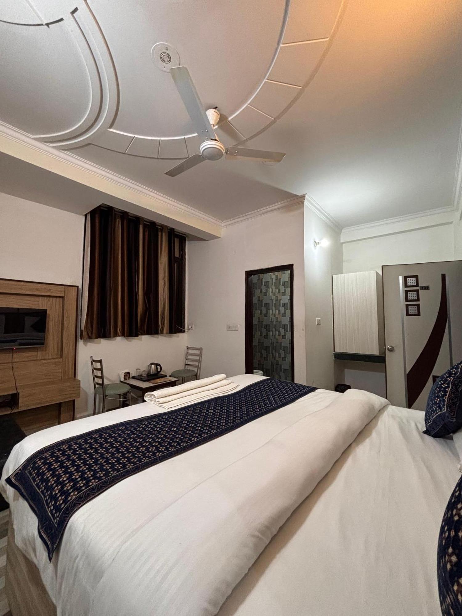 Clink Airport Stay -New Delhi Exteriör bild