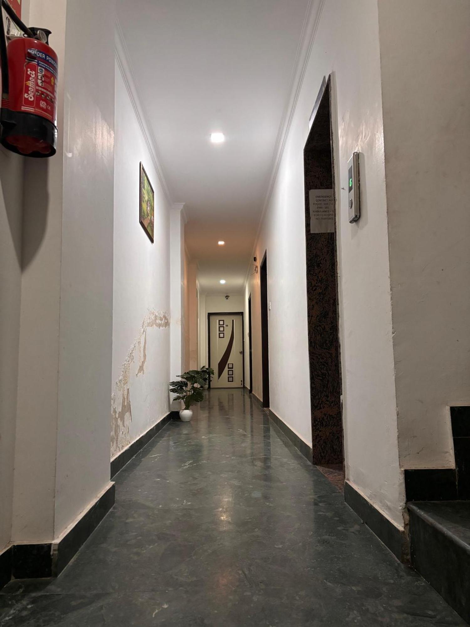 Clink Airport Stay -New Delhi Exteriör bild